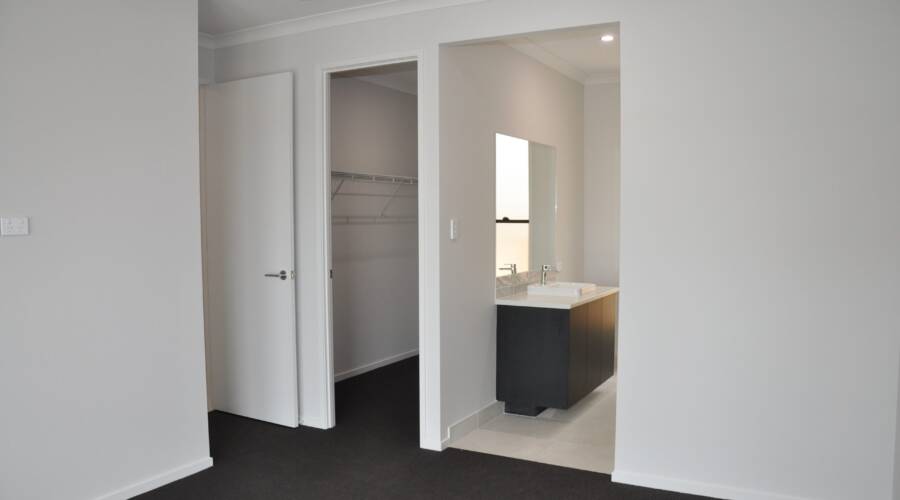 8 Winterford Place, Coes Creek, Qld 4560 Australia