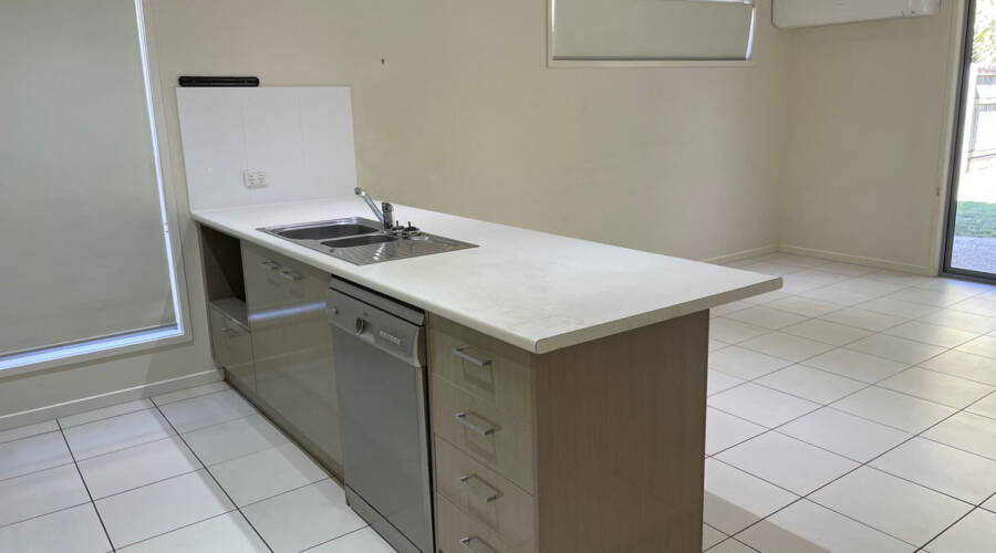 27 Pepper Tree Way, Beerwah, QLD 4519 AUS