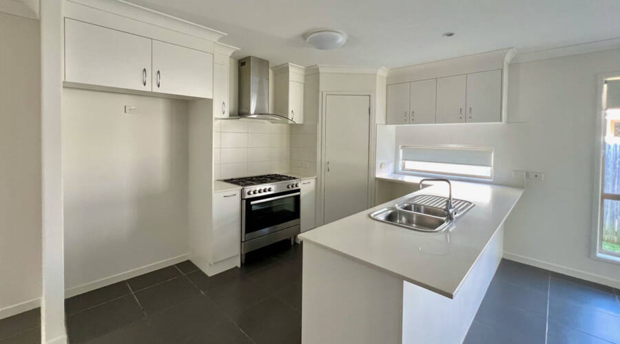 62 Sandhurst Cr, Peregian Springs, QLD 4573 AUS