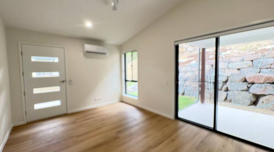 2/6 Mulholland Pl, Nambour, QLD 4560 Australia