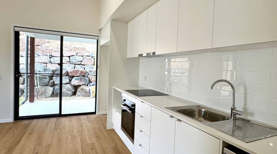 2/6 Mulholland Pl, Nambour, QLD 4560 Australia