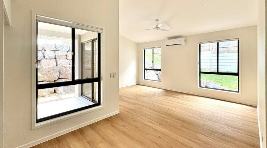 1/6 Mulholland Pl, Nambour, QLD 4560 Australia