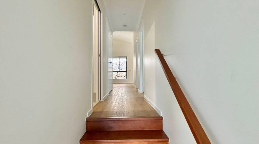 1/6 Mulholland Pl, Nambour, QLD 4560 Australia