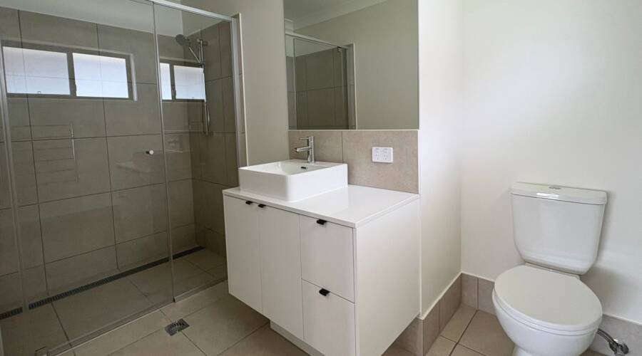 1/6 Mulholland Pl, Nambour, QLD 4560 Australia