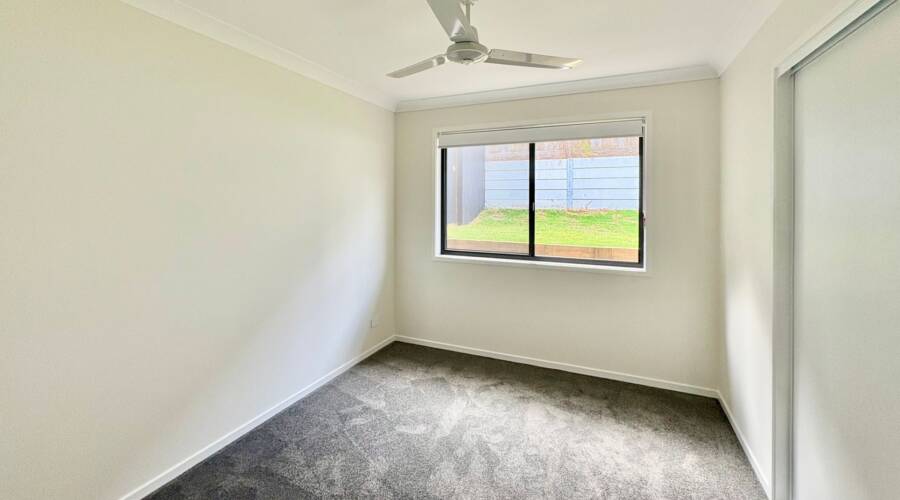 1/6 Mulholland Pl, Nambour, QLD 4560 Australia